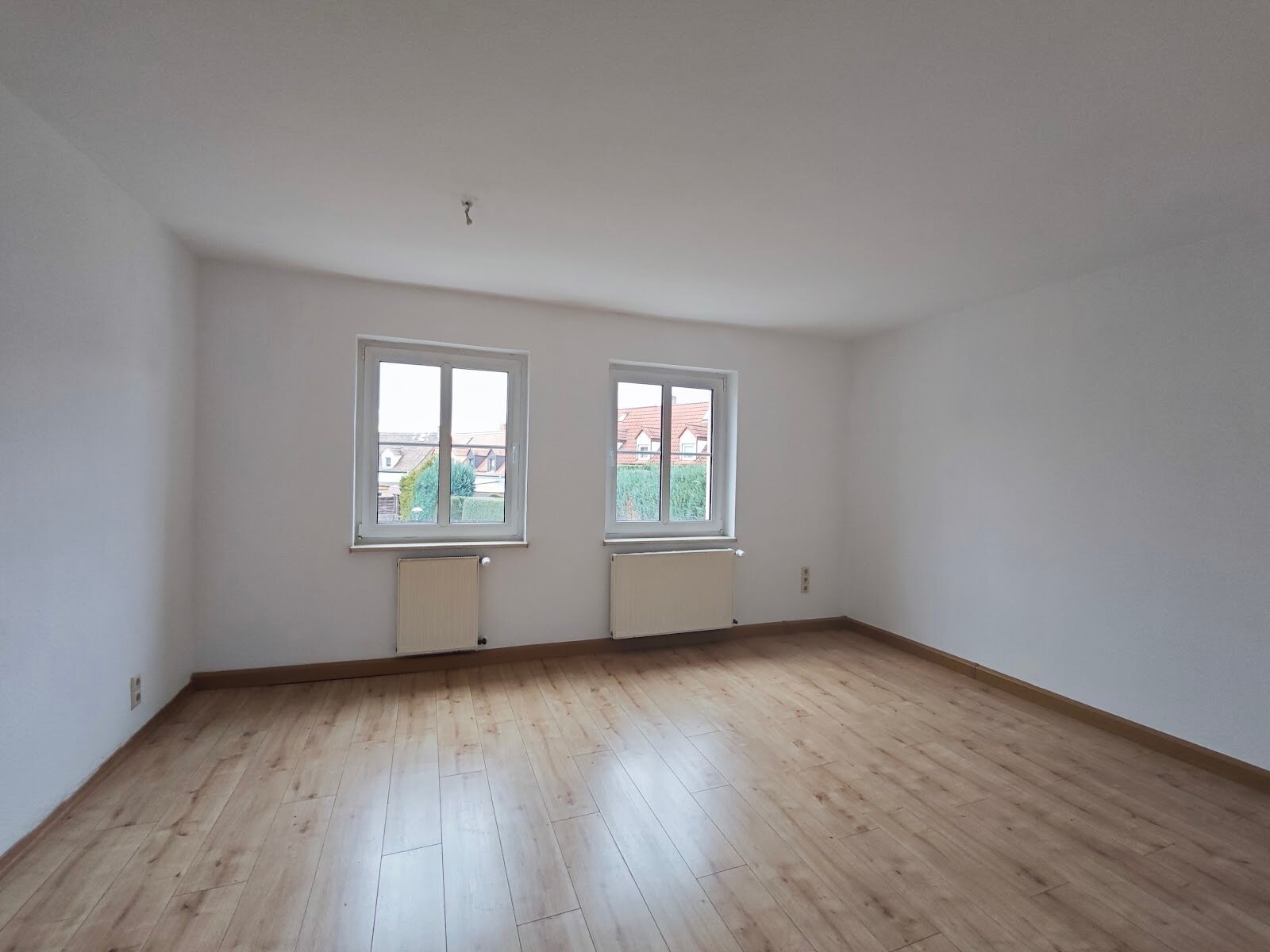 Wohnung zur Miete 335 € 3 Zimmer 59,8 m²<br/>Wohnfläche EG<br/>Geschoss 01.03.2025<br/>Verfügbarkeit Glück-Auf-Weg 2 Kitzscher Kitzscher 04567