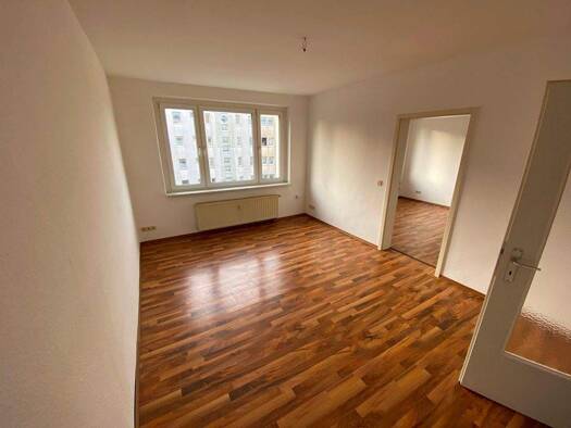 Wohnung zur Miete 291 € 2 Zimmer 44,3 m² 3. Geschoss Hufelandstraße 1 Suhl 98527