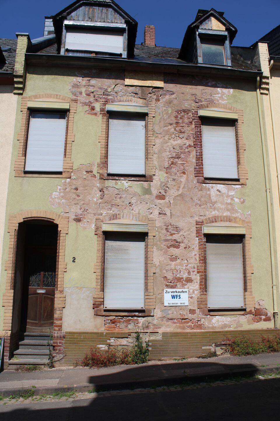 Für Bastler/Handwerker: Omas sanierungsbedürftiges Reihenhaus