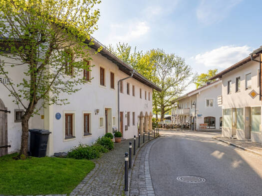 Mehrfamilienhaus zum Kauf 930.000 € 8 Zimmer 215 m² 166 m² Grundstück frei ab sofort Seeon Seeon-Seebruck 83370
