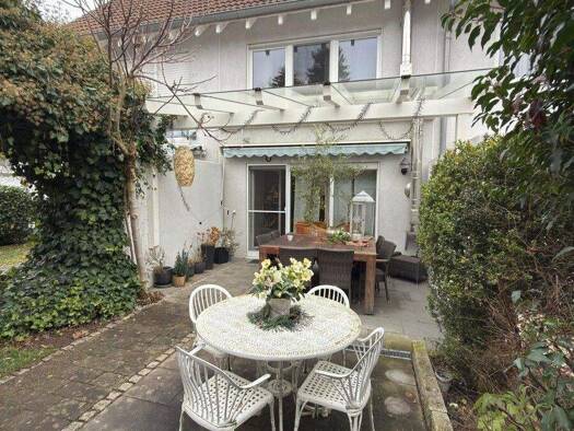 Reihenmittelhaus zum Kauf 499.000 € 5 Zimmer 120 m² 136 m² Grundstück Singen 78224