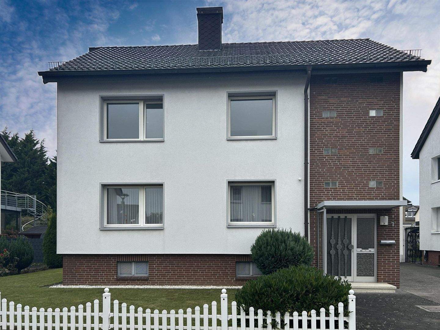 Gepflegtes Zweifamilienhaus mit großem Garten