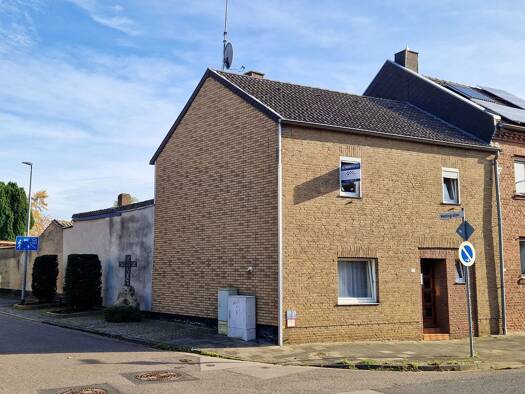 Reihenendhaus zum Kauf 109.900 € 4 Zimmer 93 m² 440 m² Grundstück frei ab sofort Hambach Niederzier 52382