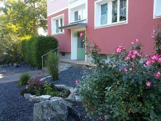 Wohnung zur Miete 255 € 2 Zimmer 46,9 m² frei ab sofort Thomas-Müntzer-Straße 9 Lichtentanne 08115