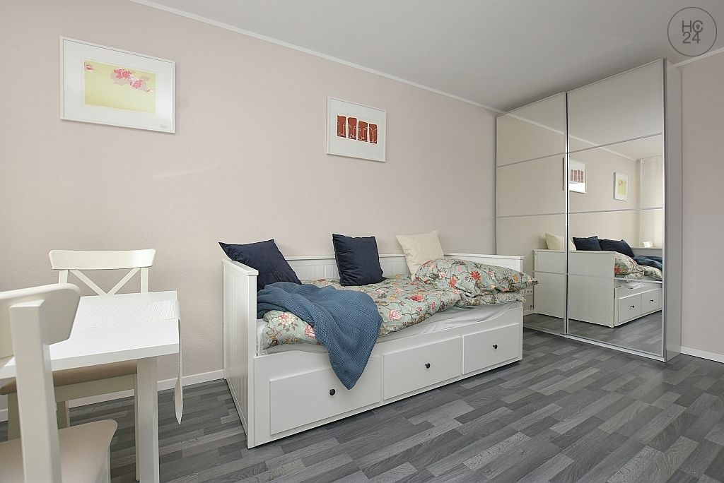 Wohnung zur Miete Wohnen auf Zeit 1.190 € 1 Zimmer 27 m²<br/>Wohnfläche 01.11.2024<br/>Verfügbarkeit Hölderlinplatz Stuttgart 70174