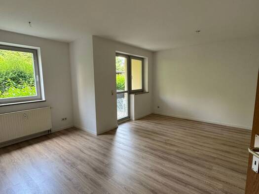 Wohnung zur Miete 369 € 3 Zimmer 69 m² frei ab sofort Bebelstraße 71 Reichenbach Reichenbach 08468