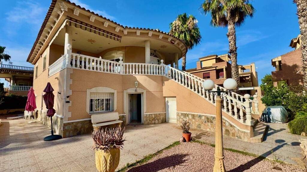 Haus zum Kauf 249.995 € 220 m² 666 m² Grundstück Benferri 03316