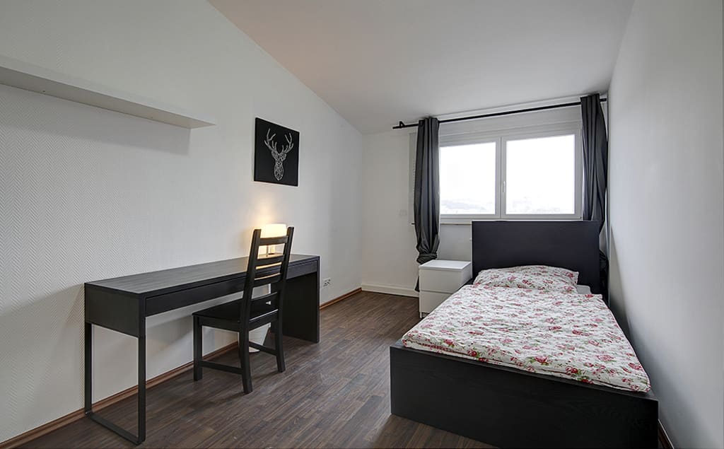 Wohnung zur Miete Wohnen auf Zeit 505 € 4 Zimmer 13,5 m²<br/>Wohnfläche 21.04.2025<br/>Verfügbarkeit König-Karl-Straße 84 Cannstatt - Mitte Stuttgart 70372