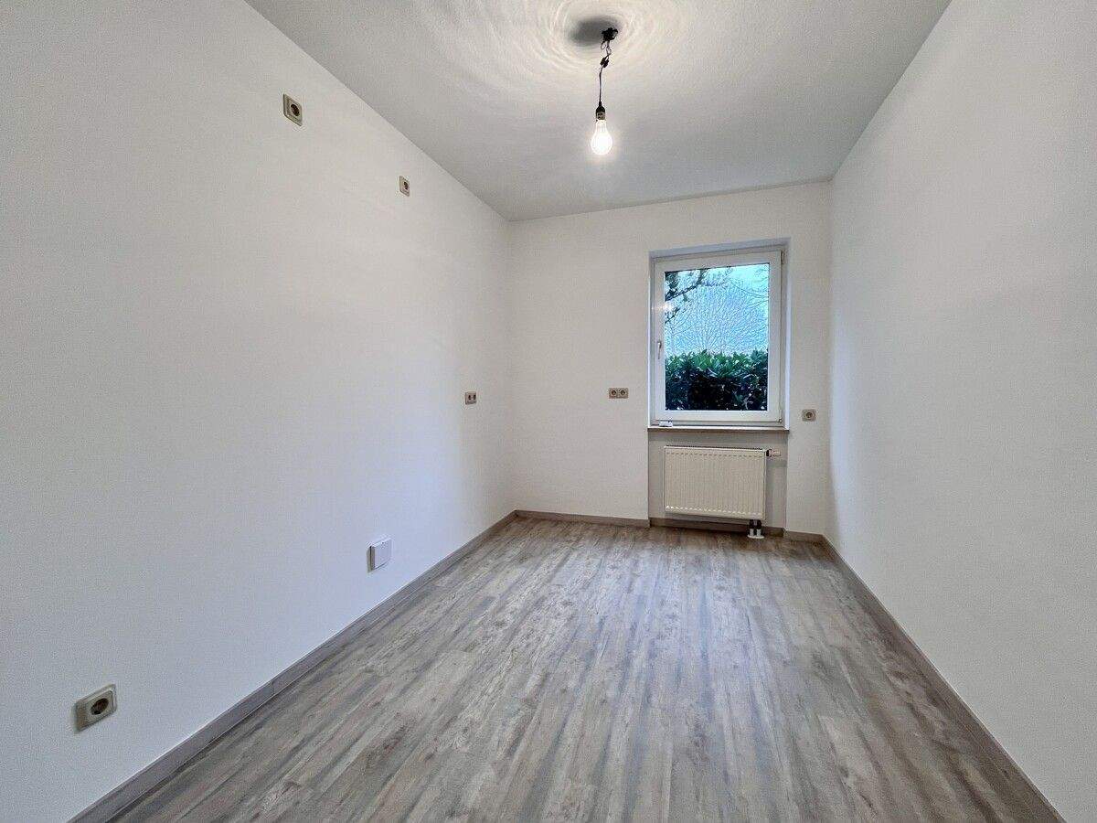 Immobilie in Saalfeld/Saale - Frisch renovierte 3-Raum-Wohnung mit Terrasse und Stellplatz in Saalfeld - FÜR SELBSTNUTZER - Bild 3