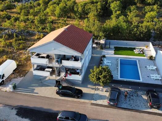 Haus zum Kauf 590.000 € 6 Zimmer 180 m² 750 m² Grundstück Seline