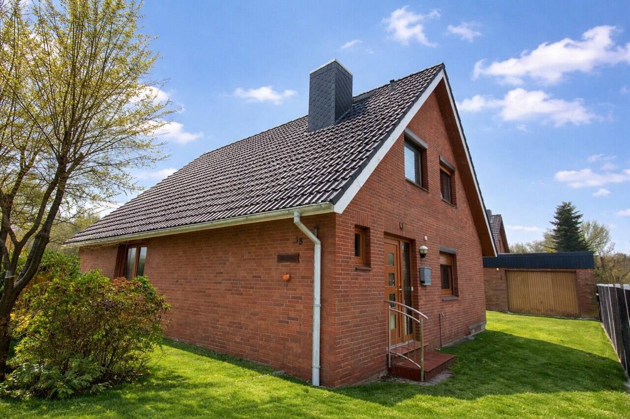 Immobilie in Cadenberge - Wohnen in ruhiger Lage – charmantes Einfamilienhaus mit 5 Zimmern auf 890 m² Grundstück - Bild 0