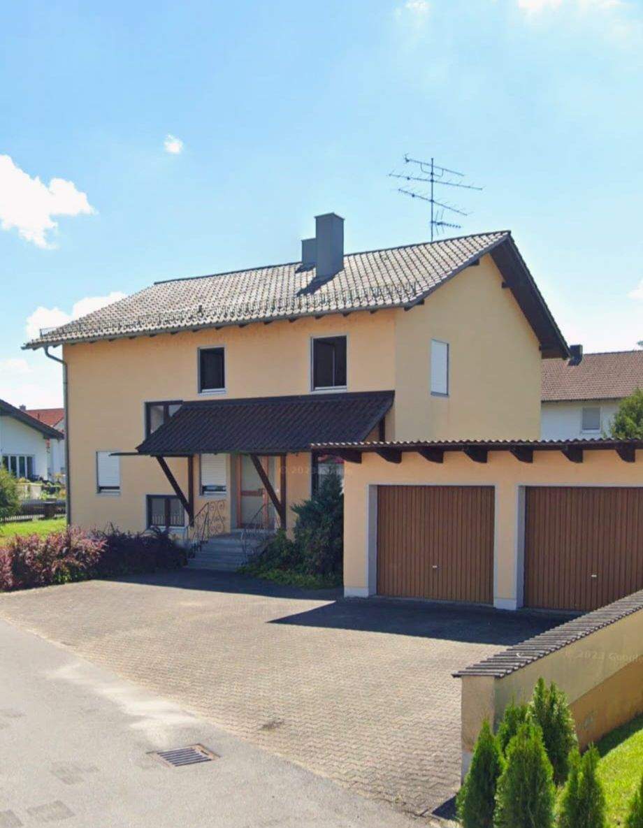 Immobilie in Osterhofen - Ihr neues Zuhause: XL-Haus in 94486 Osterhofen mit tollem Garten und vielen Möglichkeiten - Bild 1