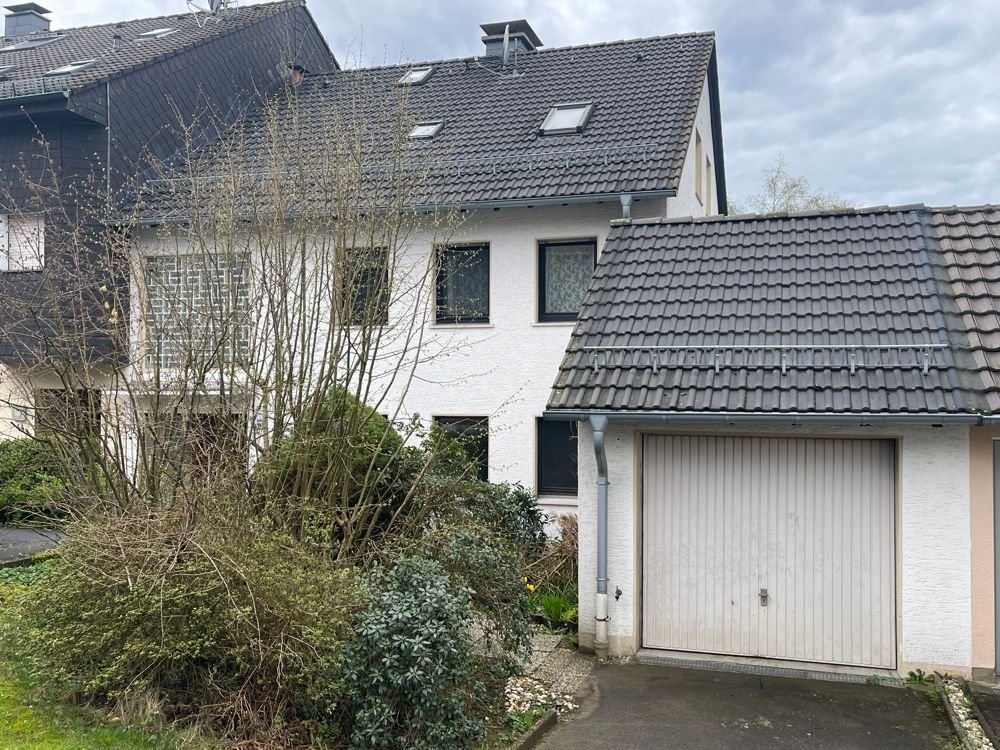 Mehrfamilienhaus zum Kauf 295.000 € 9 Zimmer 243 m²<br/>Wohnfläche 592 m²<br/>Grundstück ab sofort<br/>Verfügbarkeit Zurstraße Breckerfeld 58339