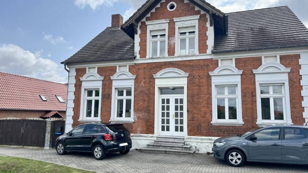 Einfamilienhaus zum Kauf 190.000 € 10 Zimmer 297 m² 1.791 m² Grundstück frei ab sofort Schönhausen 39524