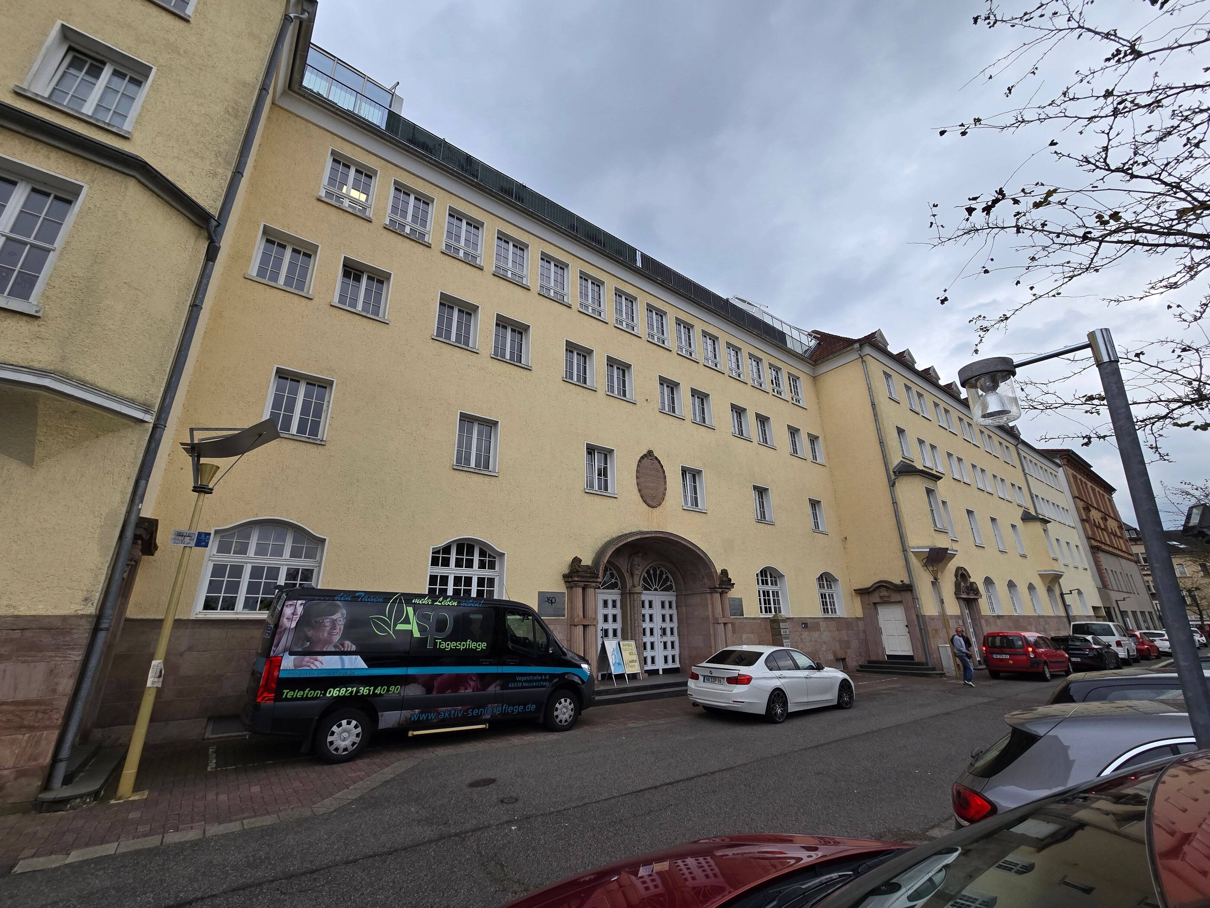 Wohnung zum Kauf 98.000 € 3 Zimmer 75 m²<br/>Wohnfläche ab sofort<br/>Verfügbarkeit Vogelstraße 4 -8 Innenstadt Neunkirchen 66538