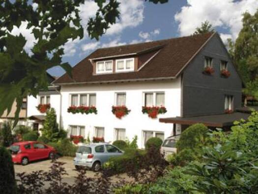 Einfamilienhaus zum Kauf 350.000 € 13 Zimmer 340 m² 1.590 m² Grundstück Osterode 37520