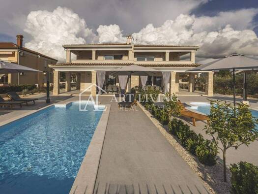 Haus zum Kauf 1.000.000 € 6 Zimmer 220 m² Umag Umag