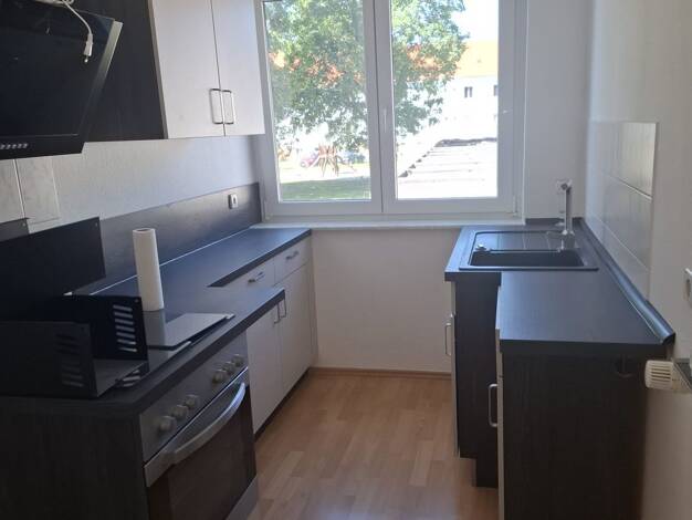 Wohnung zur Miete 336 € 2 Zimmer 42 m² EG Thüringer Straße 3 Forst-Stadt Forst (Lausitz) 03149