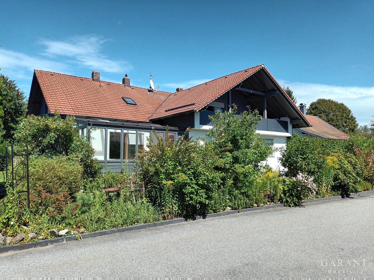 Einfamilienhaus zum Kauf 485.000 € 10 Zimmer 251 m²<br/>Wohnfläche 785 m²<br/>Grundstück Wiesenfelden Wiesenfelden 94344