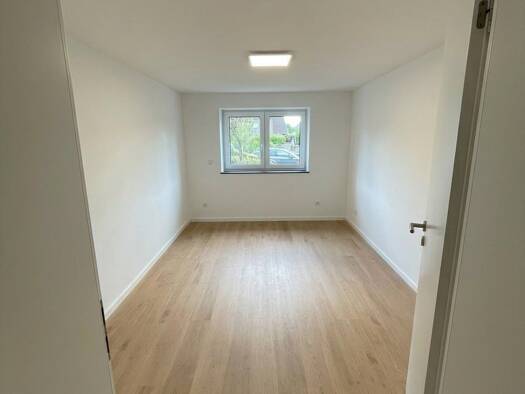Wohnung zur Miete 1.350 € 3 Zimmer 80 m² Geschoss EG/3 frei ab sofort Höchberg 97204