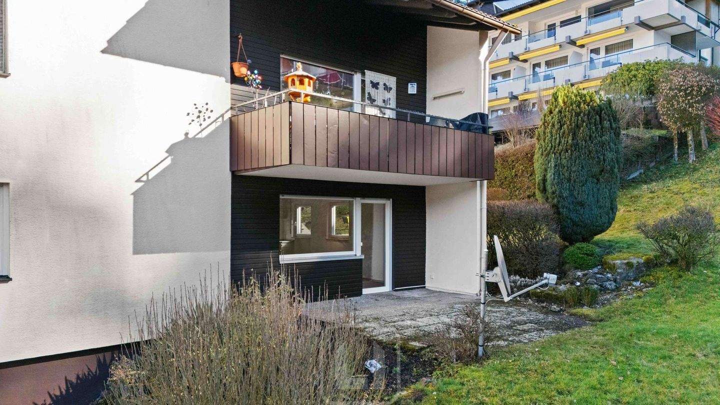 Immobilie in Bad Liebenzell - Gepflegte Wohnung im Hochparterre | Südterrasse mit Garten | Garage - Bild 2