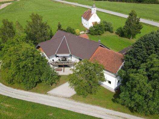 Bauernhaus zum Kauf 1.150.000 € 5 Zimmer 266 m² 10.600 m² Grundstück St Lorenz Neumarkt-Sankt Veit 84494