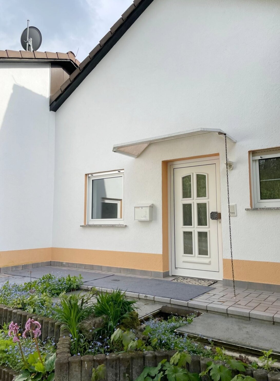 Doppelhaushälfte zum Kauf 235.000 € 5 Zimmer 142 m²<br/>Wohnfläche 370 m²<br/>Grundstück Beikheim Schneckenlohe OT Beikheim 96277