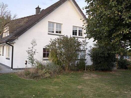 Einfamilienhaus zum Kauf provisionsfrei 550.000 € 8 Zimmer 254,3 m² 974 m² Grundstück frei ab sofort Telemannstraße 36 Stederdorf Peine 31228