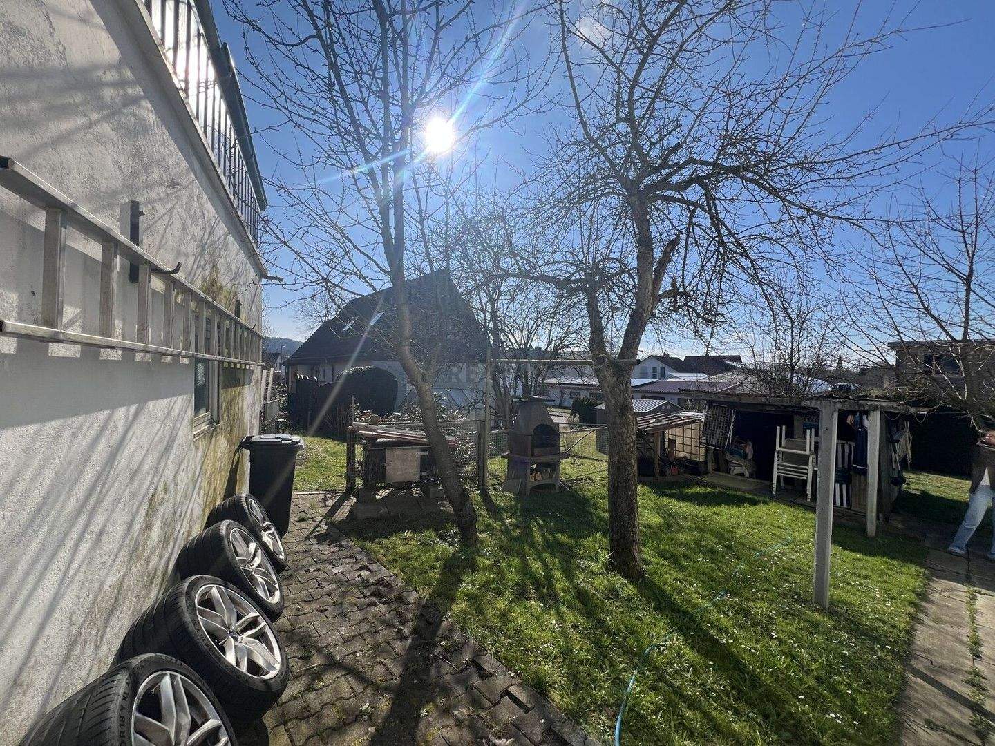 Immobilie in Donzdorf - Familiäres Wohnen am Ortsrand! Hier kann Kinderlachen einziehen - Bild 2