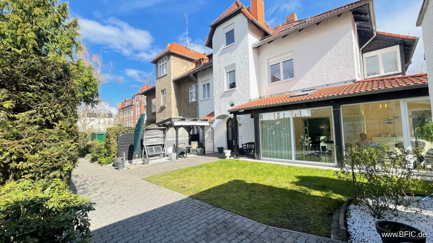 Einfamilienhaus zum Kauf 898.700 € 6 Zimmer 217 m²<br/>Wohnfläche 460 m²<br/>Grundstück Karlshorst Berlin Karlshorst 10318