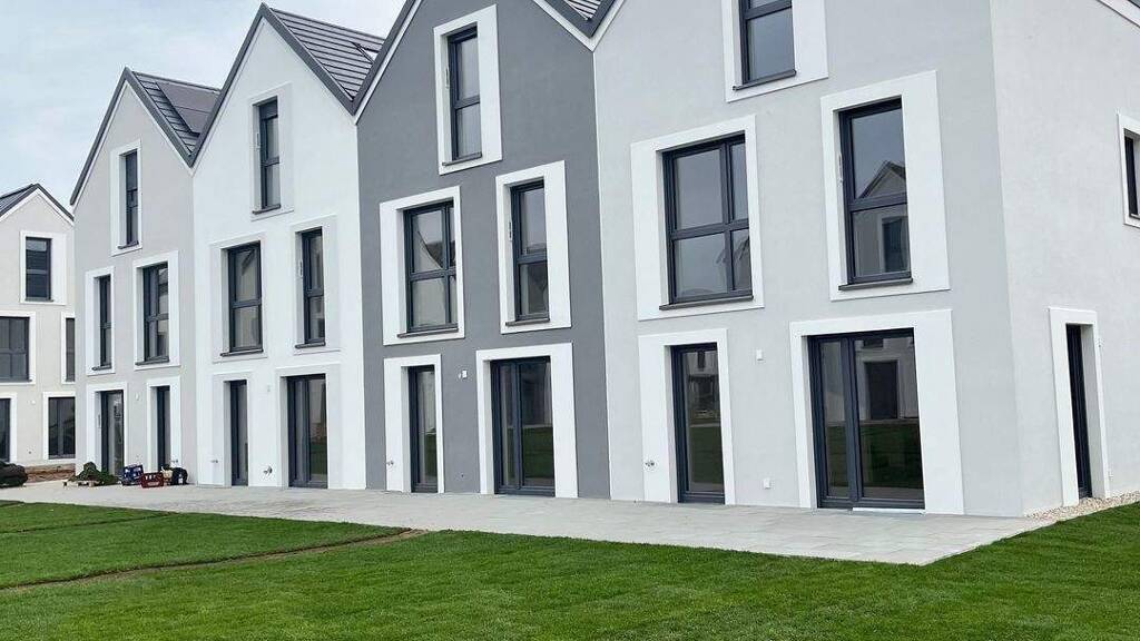 Haus zur Miete 1.900 € 5 Zimmer 150 m² 275 m² Grundstück frei ab 01.06.2026 Egglfing Köfering 93096