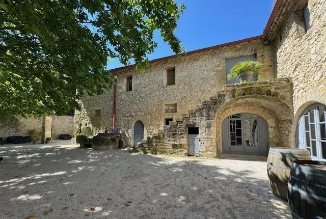 Schloss zum Kauf 3.895.000 € 16 Zimmer 388 m²<br/>Wohnfläche 377.152 m²<br/>Grundstück Barthelasse-Piot Étendu Avignon 84000