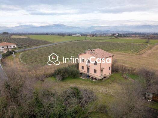 Einfamilienhaus zum Kauf 546.000 € 8 Zimmer 300 m² 5.206 m² Grundstück Via Gardesane 145 Verona