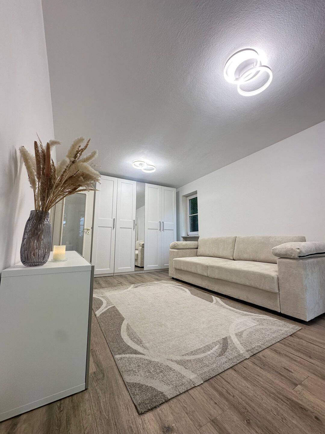 Gartenwohnung, 1-Zimmer, Vollmöblierte – München – Bild 1 von 5