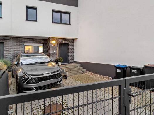 Reihenmittelhaus zur Miete 1.950 € 5 Zimmer 155 m² 174 m² Grundstück Gesundbrunnen Halle 06128