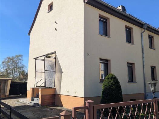 Doppelhaushälfte zum Kauf 100.000 € 3 Zimmer 79,8 m² 560 m² Grundstück frei ab sofort Werdau 08412