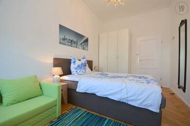 WG-Zimmer zur Miete Wohnen auf Zeit 560 € 13 m² 2. Geschoss frei ab 01.07.2025 Hölderlinplatz Stuttgart 70193