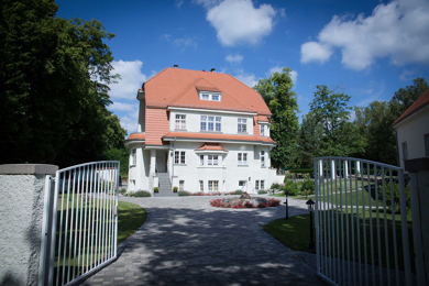 Villa zum Kauf 2.000.000 € 9 Zimmer 670 m² 2.400 m² Grundstück frei ab sofort Steinförder Straße 20 Fürstenberg/Havel Fürstenberg/Havel 16798