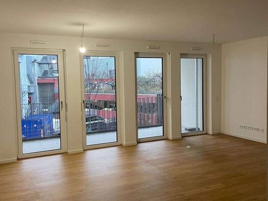 Terrassenwohnung zur Miete nur mit Wohnberechtigungsschein 925 € 1 Zimmer 48,6 m² 1. Geschoss frei ab 31.01.2026 Moselstraße 43 Bahnhofsviertel Frankfurt am Main 60329