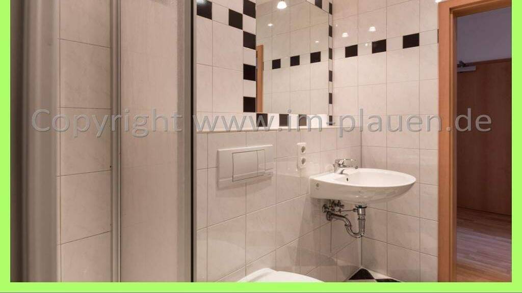 Wohnung zur Miete 250 € 2 Zimmer 47,4 m² frei ab sofort Lange Straße 69 Haselbrunn Plauen 08525