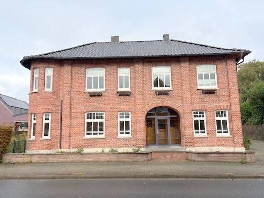 Haus zur Miete 2.000 € 9 Zimmer 373 m² 1.320 m² Grundstück Werlte Werlte 49757