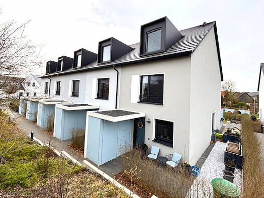 Reihenendhaus zum Kauf 540.000 € 5 Zimmer 145 m² 185 m² Grundstück Pölling Neumarkt in der Oberpfalz 92318