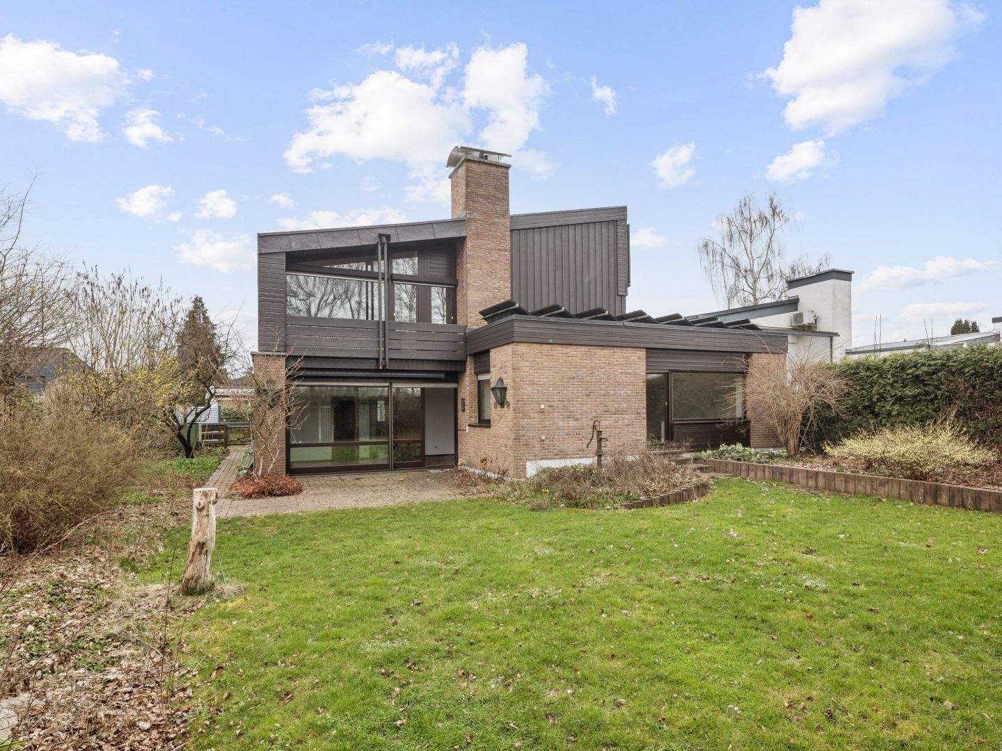 Immobilie in Königsbrunn - Einfamilienhaus in Königsbrunn mit bester Infrastruktur und schönem Garten - Bild 0