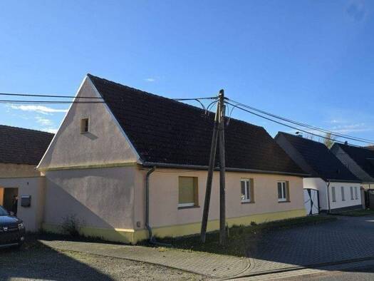 Einfamilienhaus zum Kauf 65.000 € 4 Zimmer 100 m² 922 m² Grundstück frei ab sofort Zörbig Zörbig 06780