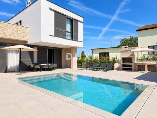 Einfamilienhaus zum Kauf - Erstbezug 1 € 5 Zimmer 157 m² 500 m² Grundstück Umag 52470