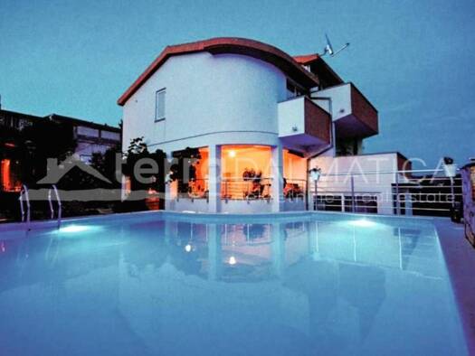 Haus zum Kauf 899.000 € 5 Zimmer 250 m² Vinisce Marina