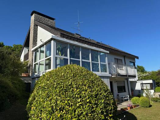 Einfamilienhaus zur Miete 2.800 € 7 Zimmer 280 m² 1.928 m² Grundstück Gerbrunn 97218