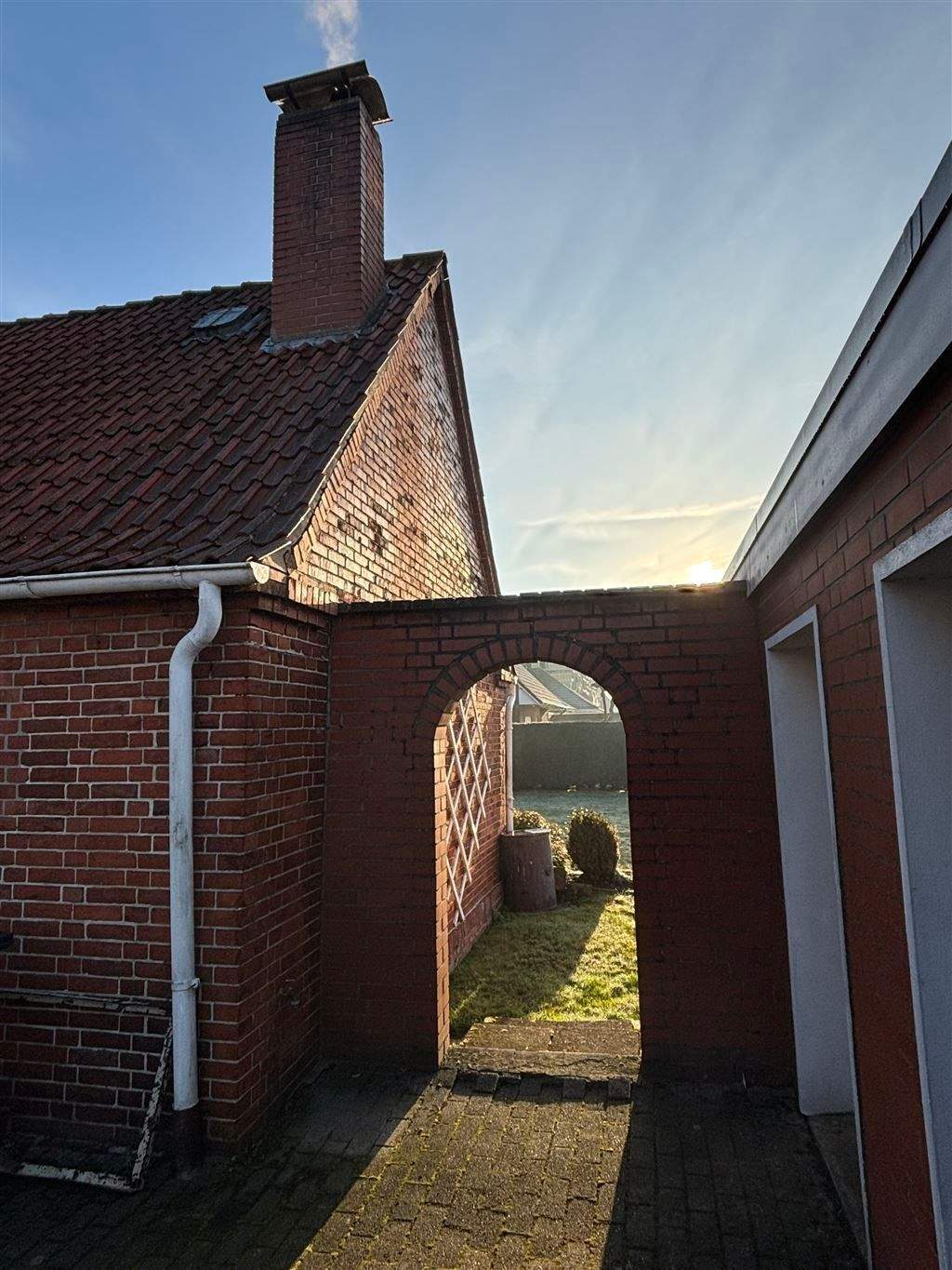 Immobilie in Twistringen - Sanierungs-Projekt: Wohnhaus mit Platz für die ganze Familie -- schöner Garten, Terrasse und Garage! - Bild 4