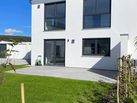 Doppelhaushälfte zur Miete 1.650 € 5 Zimmer 129 m² 200 m² Grundstück frei ab 15.10.2026 Sonnenblumenstr. 19 Niederhof Schwandorf 92421