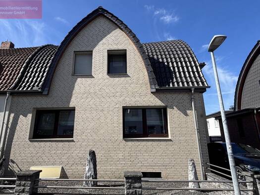 Doppelhaushälfte zum Kauf 359.000 € 6 Zimmer 142 m² 748 m² Grundstück Lehrte Lehrte 31275